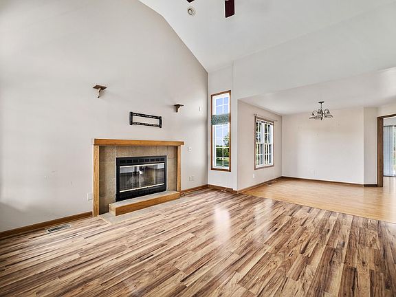 5th image of 105 Prairie Dr
