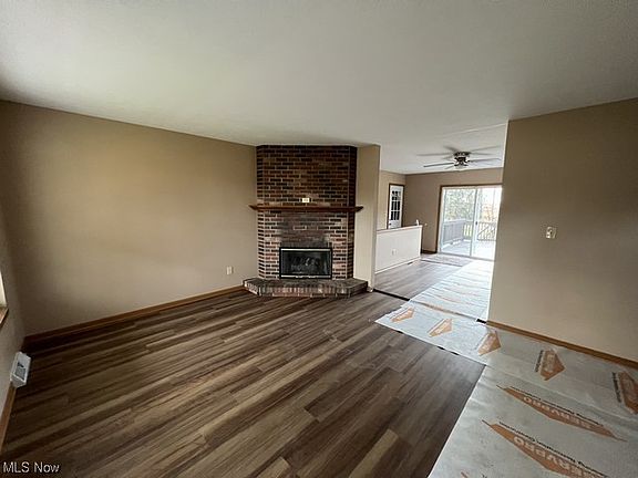 2nd image of 933 Walnut Grove Ln