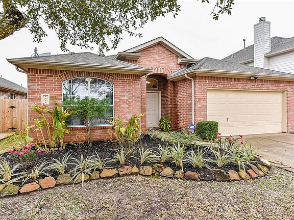 3rd image of 1029 Riverwood Dr
