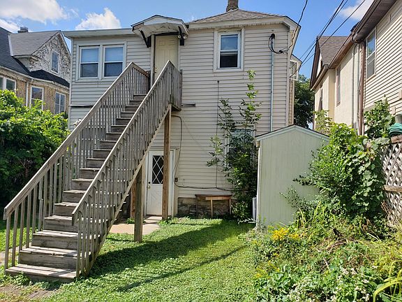 2nd image of 613 Erie St SE #1