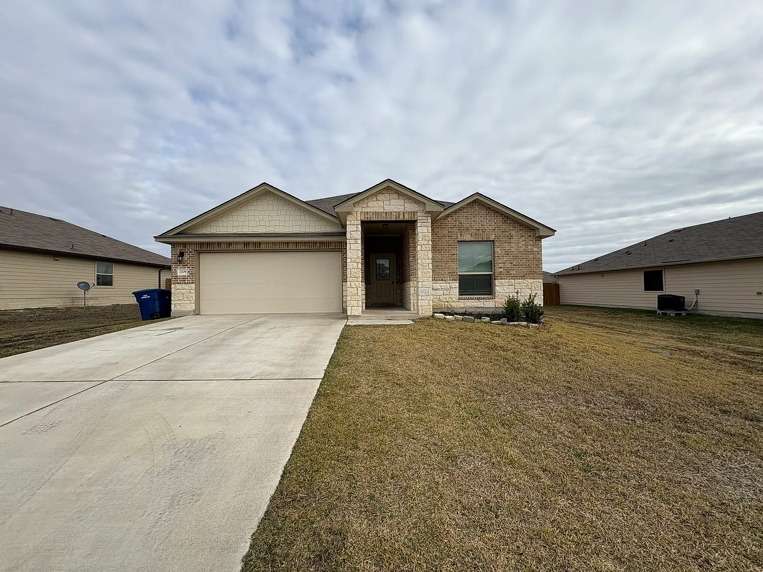 4 bed, 1978 sqft, $1,895 — Photo 1