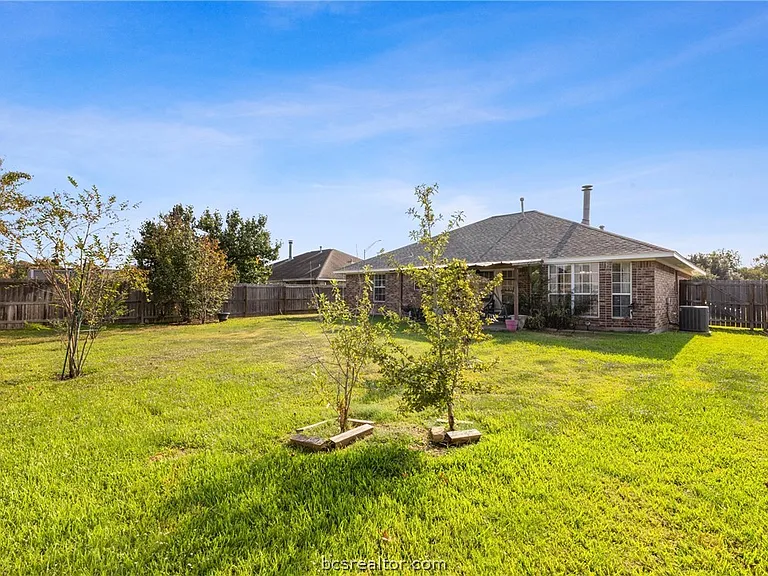 1219 Danville Ln — Photo 18