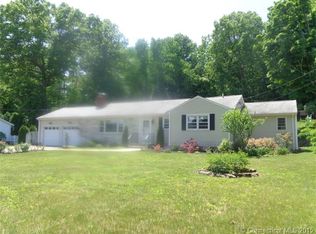 122 Village St, Northford, CT 06472