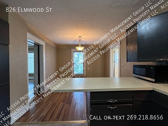 5th image of 826 Elmwood St