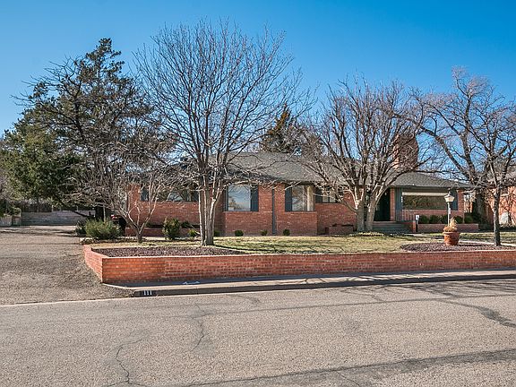 3rd image of 111 Parkview Dr