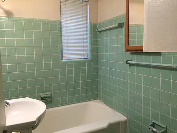 5th image of 667 18th Ave S