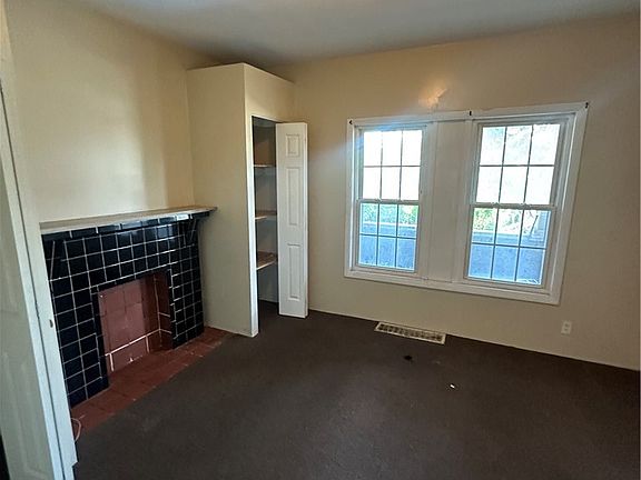 2nd image of 934 Ridge Ave