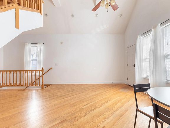 3rd image of 1426 N Greenview Ave #4
