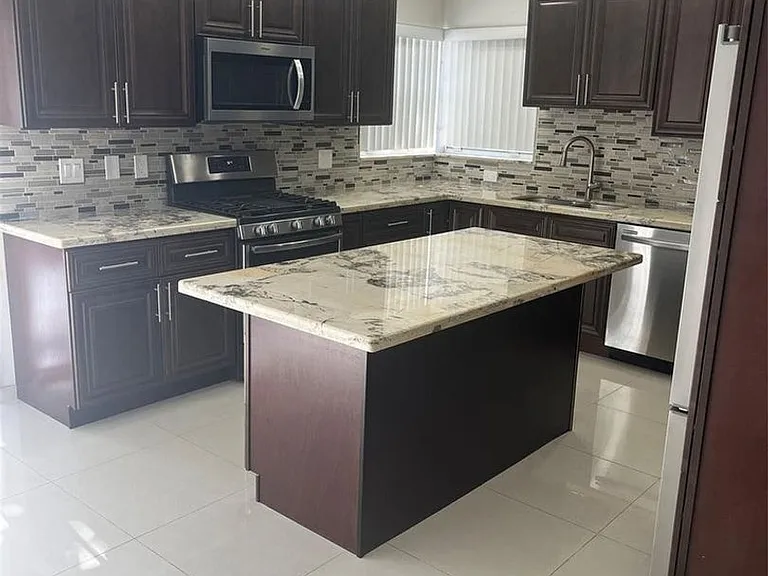 13412 NW 5th Pl #13412 — Photo 14