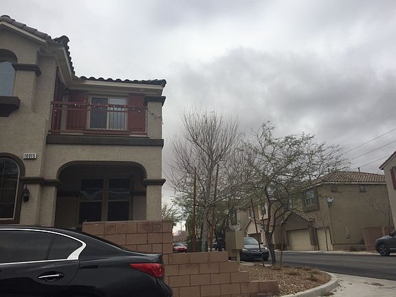 3rd image of 10915 Mount Douglas St