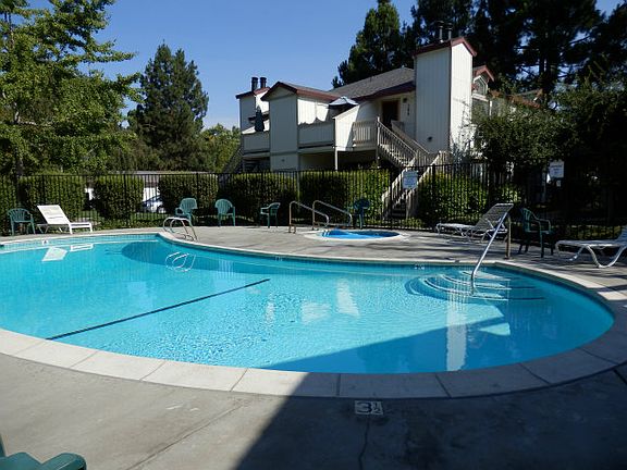 4th image of 195 Sunwood Meadows Pl