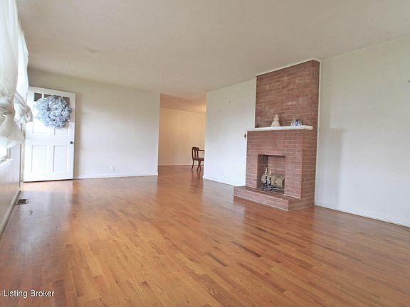 3rd image of 845 Lark Ln