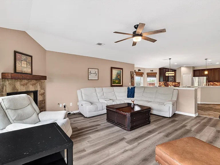 2129 Megan Creek Dr — Photo 4