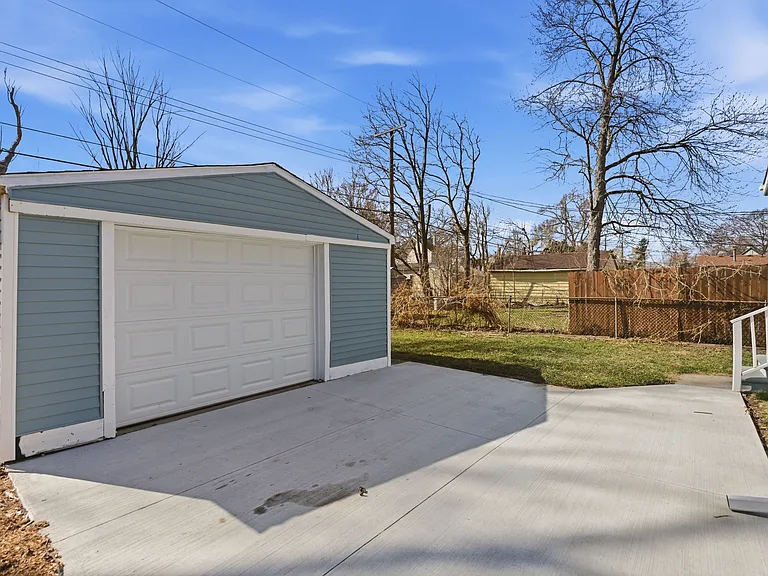 411 W Bernhard Ave — Photo 18