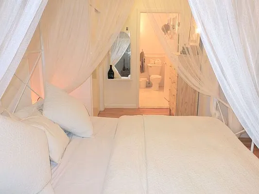 Rented by Compass | media 10