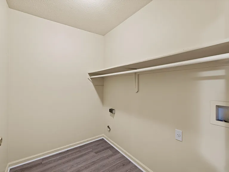 Autumn Woods Apartments — Photo 43