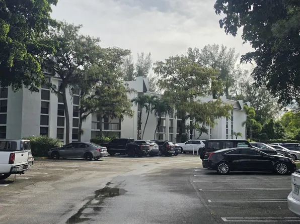 8425 Forest Hills Drive #205, Coral Springs, FL 33065