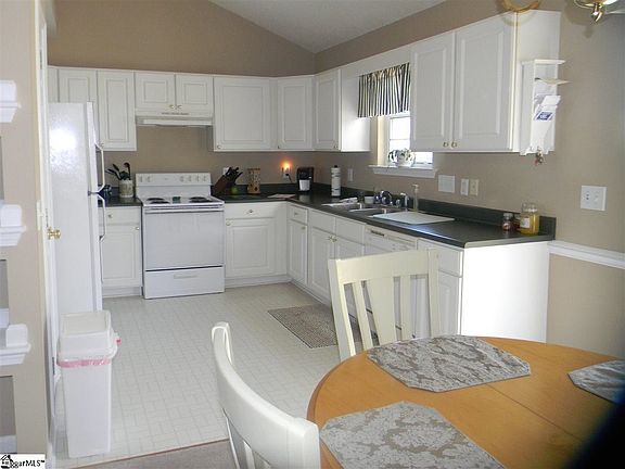 5th image of 502 Lake Lennox Dr