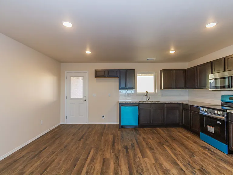 7514 Beck Dr — Photo 6