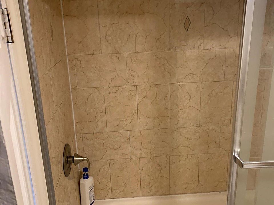 2nd image of 292 Conklin Ave #3