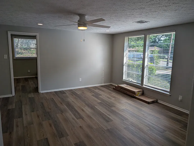124 Magnolia Dr — Photo 3