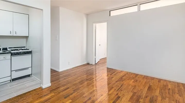 Rented by Guy Goldman, LREB | media 7