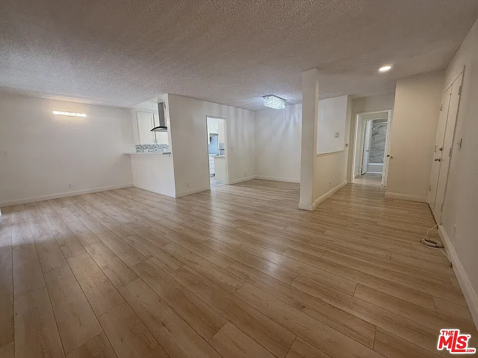 2 bed, 2.0 bath, 1099 sqft, $2,900 — Photo 4
