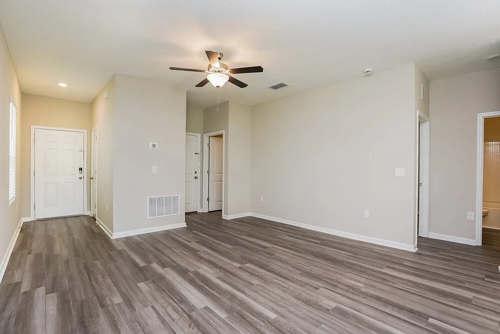 3 bed, 2.0 bath, 1412 sqft, $2,120 — Photo 4