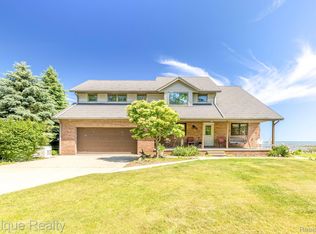 6455 Lakeview Dr, Port Hope, MI 48468