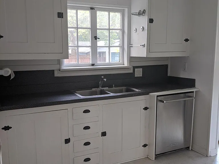 501 N Hayford Ave — Photo 2