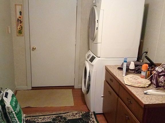 2nd image of 121 Garden Ln