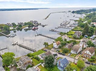 4 Spring Garden St, Warwick, RI 02888