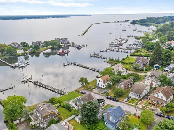 4 Spring Garden St, Warwick, RI 02888