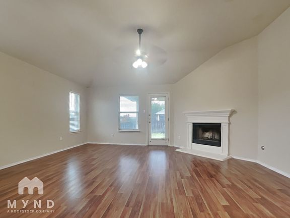 3rd image of 100 S Treasure Oaks Dr