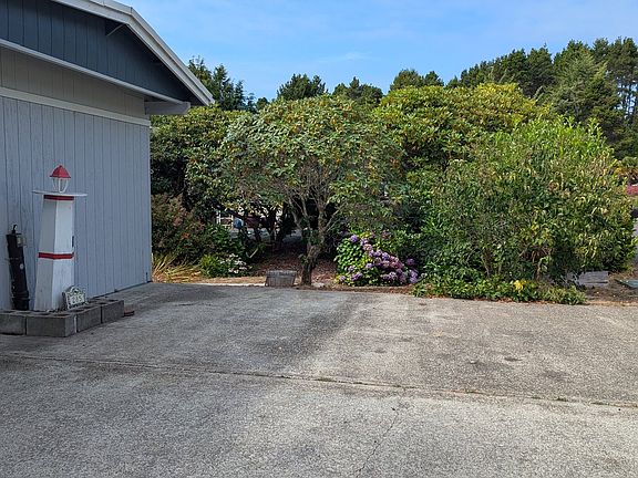 3rd image of 1600 Rhododendron Dr Space 285