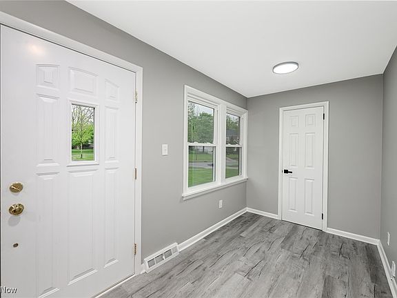3rd image of 1268 Oakland Dr