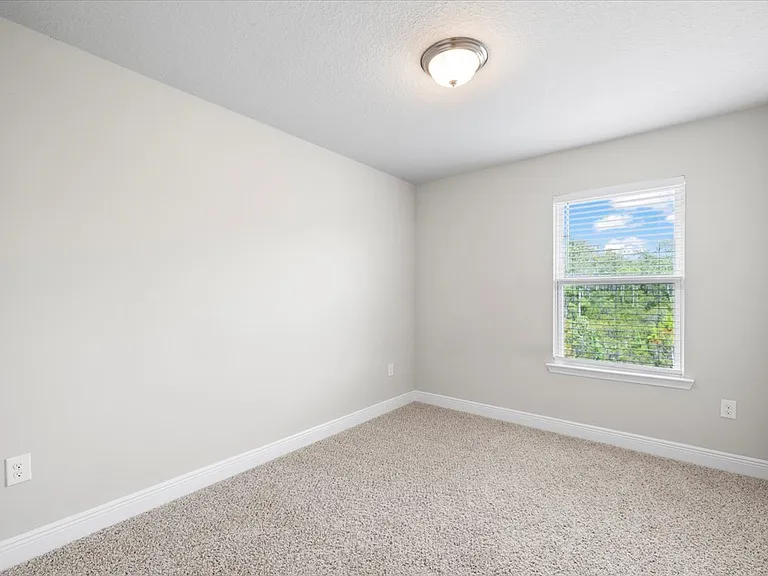 65 Crossing Laneunit F — Photo 8