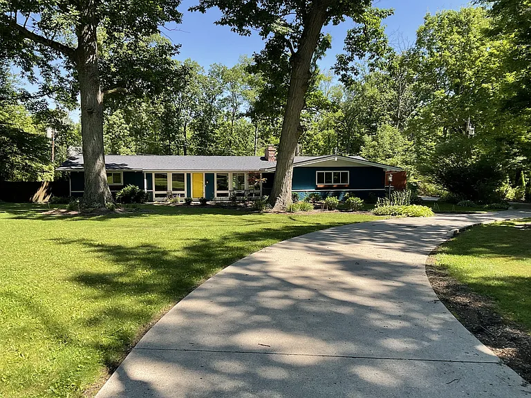 7506 Oak Ln — Photo 2