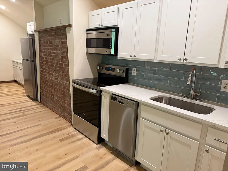 1600 Sunset Ln — Photo 3