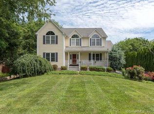 520 Wigwam Ln, Stratford, CT 06614