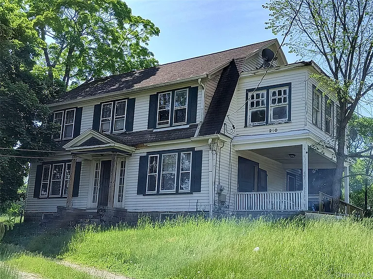 210 Manchester Rd — Photo 1