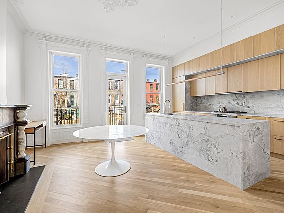 3rd image of 299 Jefferson Ave #1