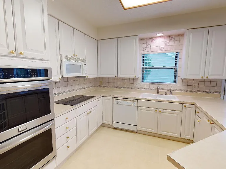 6498 Ringsend Ct — Photo 17
