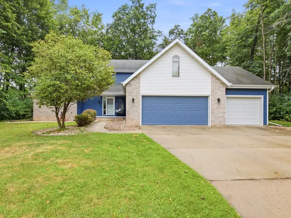 2420 Brantwood Dr, Neenah, WI 54956