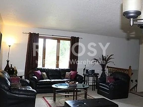5th image of 9122 Quantico Ln N