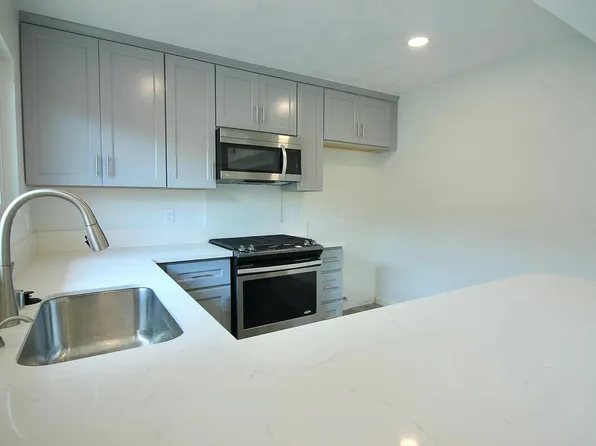 1049 E Huntington Dr, Monrovia, CA 91016