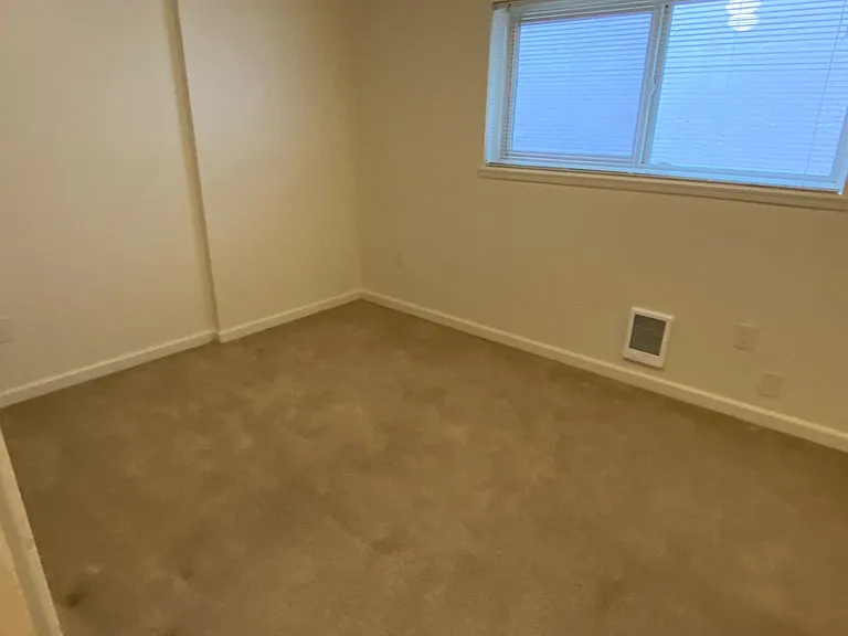 400 W Roy St #104 — Photo 11