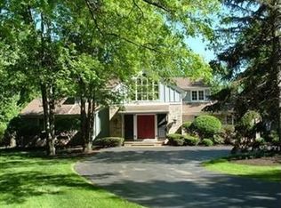 6710 Gates Mills Blvd, Gates Mills, OH 44040