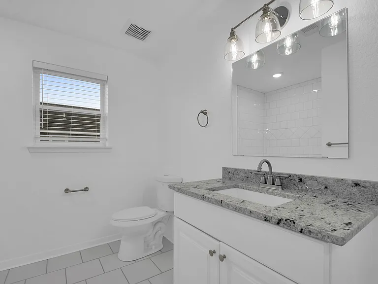 1004 E Fannin St #1006 — Photo 17