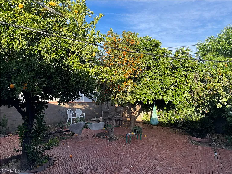 10406 Densmore Ave — Photo 14